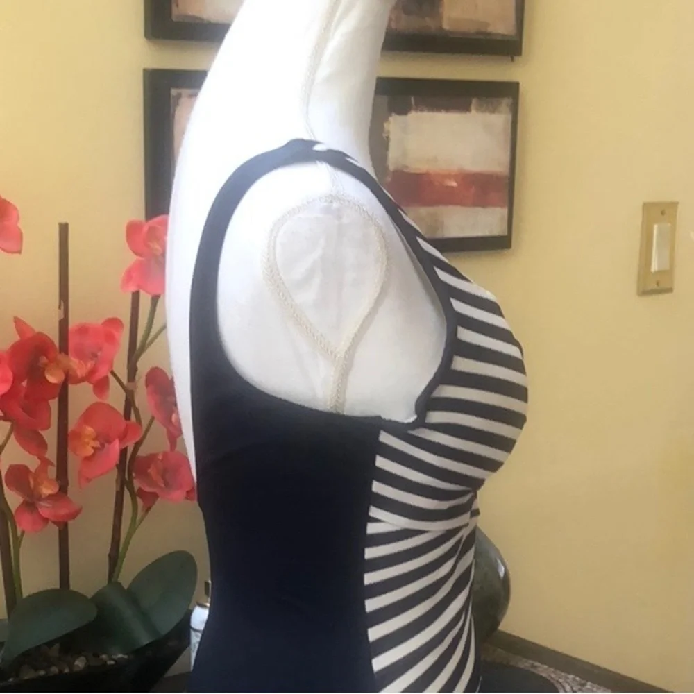 MiracleSuit Gilt Trip Escape Underwire Black & White 1 Piece Swimsuit Sz Small